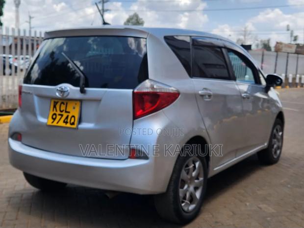 Toyota Ractis 2011 Silver