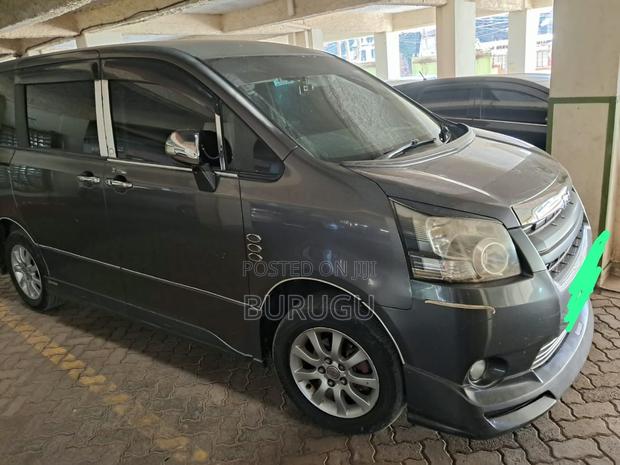 Toyota Voxy 2007 Silver