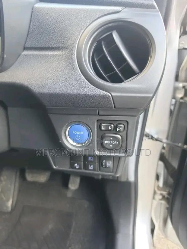 Toyota Corolla Fielder 1.5 Hybrid FWD 2020 Silver