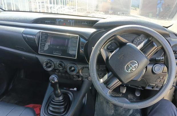 Toyota Hilux 2016 Gray