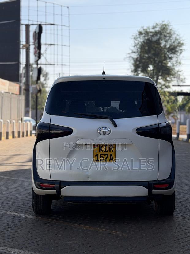 Toyota Sienta 2016 White