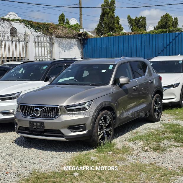Volvo XC40 T5 Petrol AWD 2019 Gold