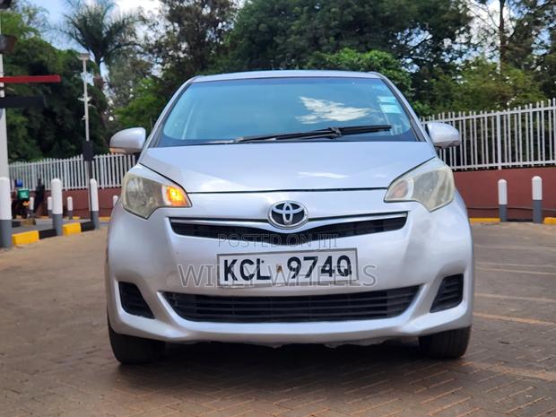 Toyota Ractis 1.5 FWD 2011 Silver
