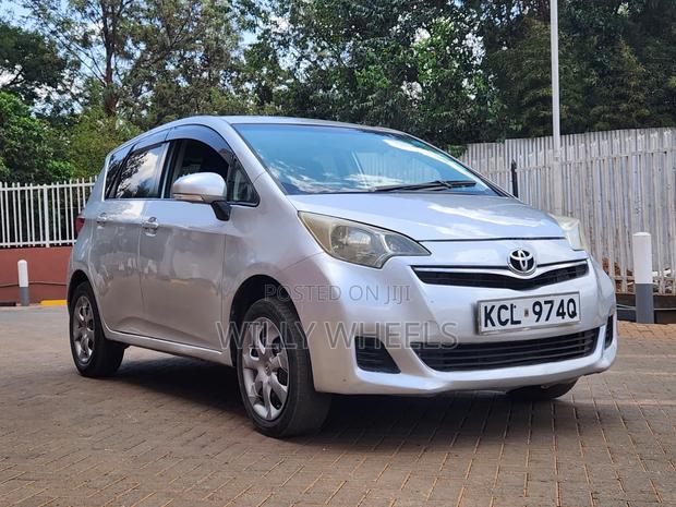 Toyota Ractis 1.5 FWD 2011 Silver