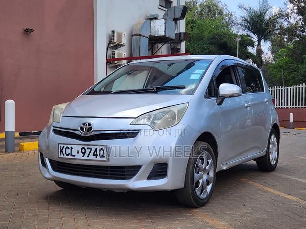 Toyota Ractis 1.5 FWD 2011 Silver
