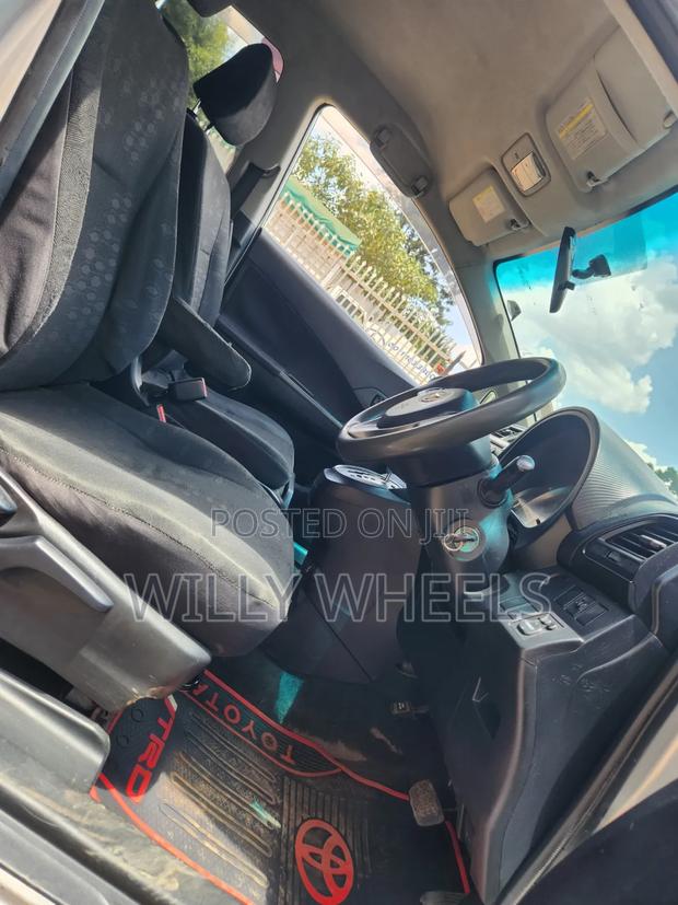 Toyota Ractis 1.5 FWD 2011 Silver