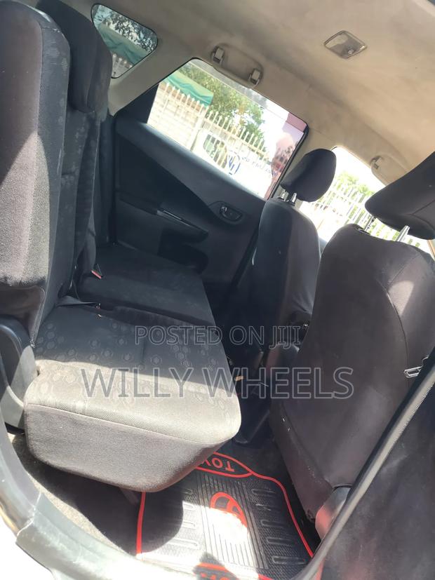 Toyota Ractis 1.5 FWD 2011 Silver