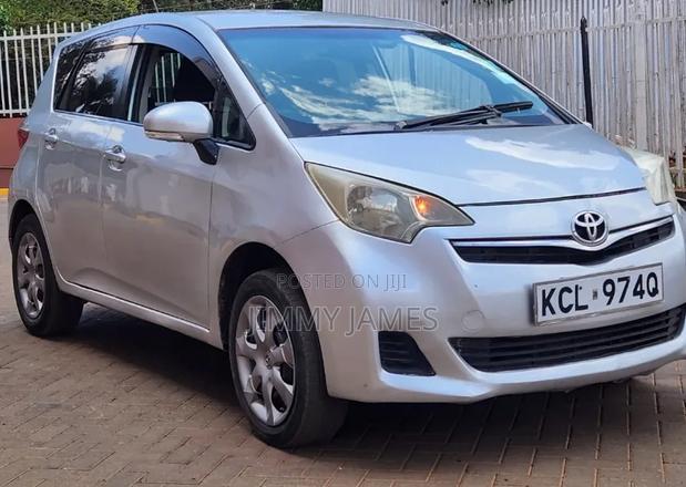 Toyota Ractis 2011 Silver