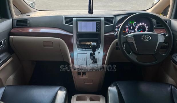 Toyota Alphard 2.4 Petrol FWD 2010 White