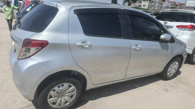 Toyota Vitz 2011 Silver