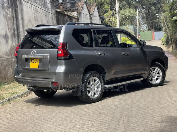 Toyota Land Cruiser Prado 2011 Gray