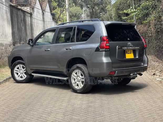 Toyota Land Cruiser Prado 2011 Gray