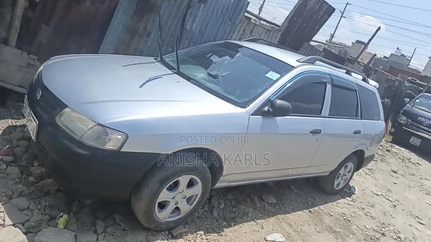 Nissan Advan 2002 Silver