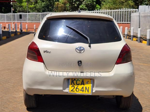 Toyota Vitz 1.3 FWD 5dr 2007 Brown