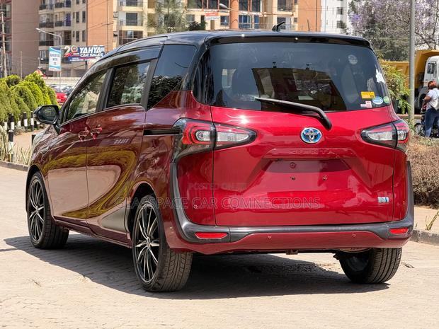 Toyota Sienta 1.5 FWD 2019 Red
