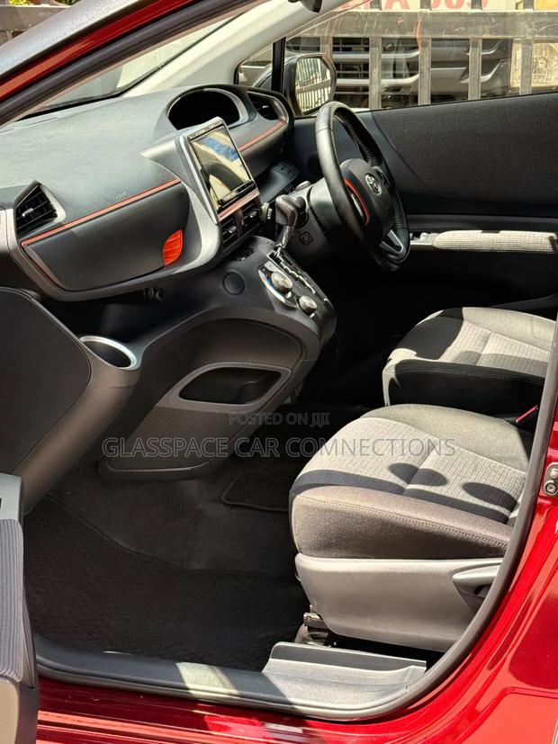Toyota Sienta 1.5 FWD 2019 Red