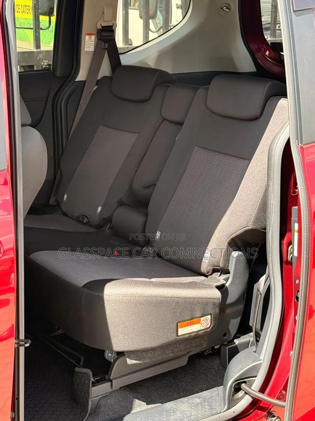 Toyota Sienta 1.5 FWD 2019 Red