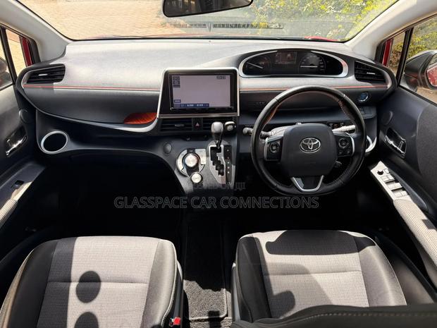 Toyota Sienta 1.5 FWD 2019 Red