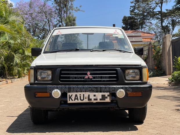 Mitsubishi L200 2005 White