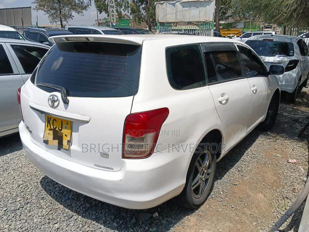 Toyota Corolla Fielder 2010 White