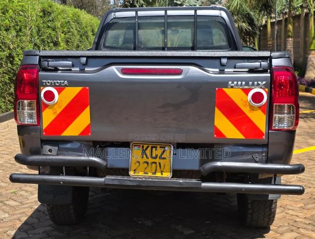 Toyota Hilux 2020 Gray