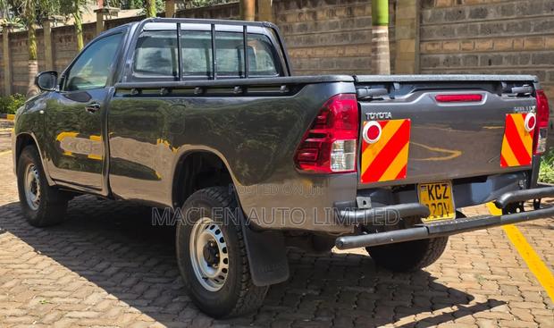 Toyota Hilux 2020 Gray