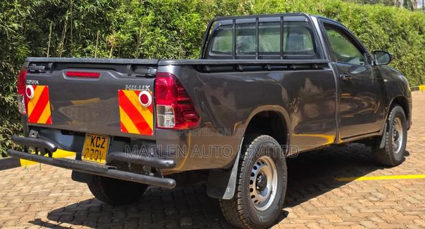 Toyota Hilux 2020 Gray