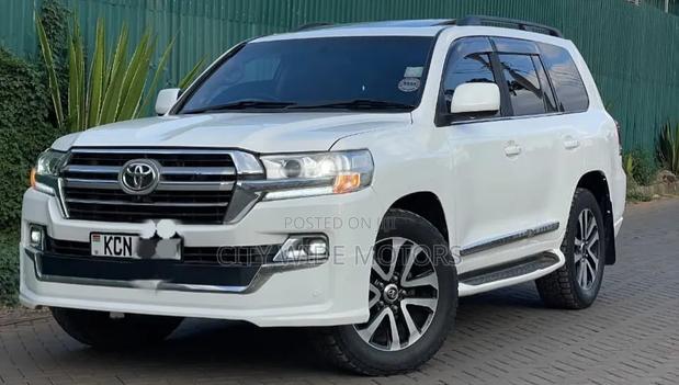 Toyota Land Cruiser 2010 White