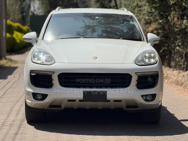 Porsche Cayenne 2016 White