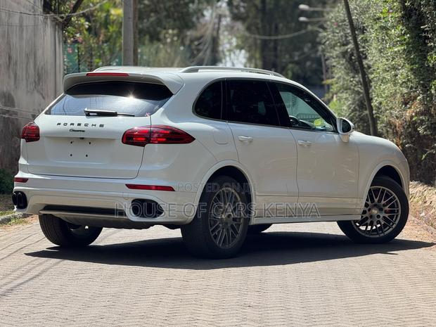 Porsche Cayenne 2016 White
