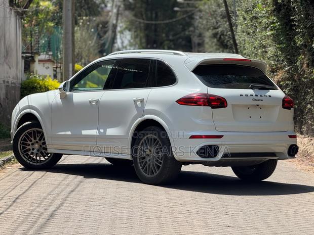 Porsche Cayenne 2016 White