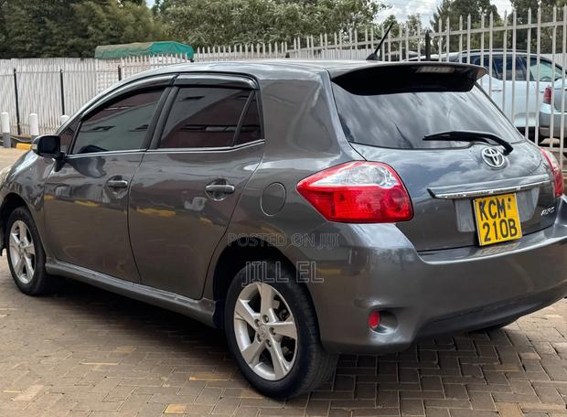 Toyota Auris 2010 Gray