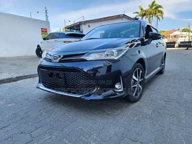 Toyota Corolla Fielder 1.5 Hybrid FWD 2019 Blue
