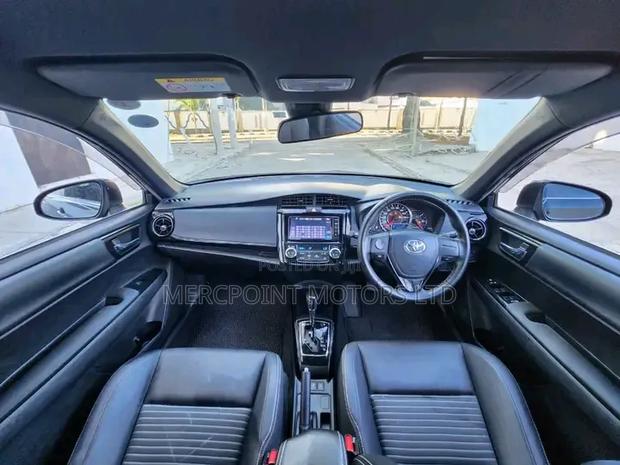 Toyota Corolla Fielder 1.5 Hybrid FWD 2019 Blue