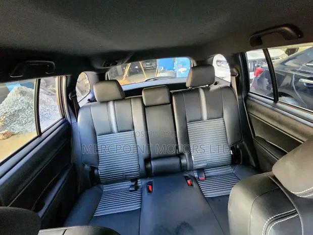 Toyota Corolla Fielder 1.5 Hybrid FWD 2019 Blue
