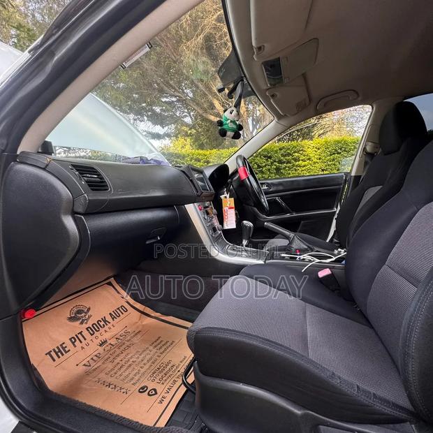 Subaru Legacy 2.0 AWD 2007 White