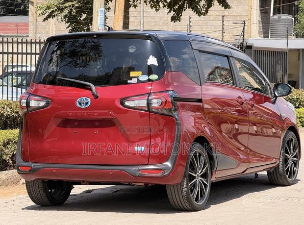Toyota Sienta 1.5 Hybrid FWD 2019 Red