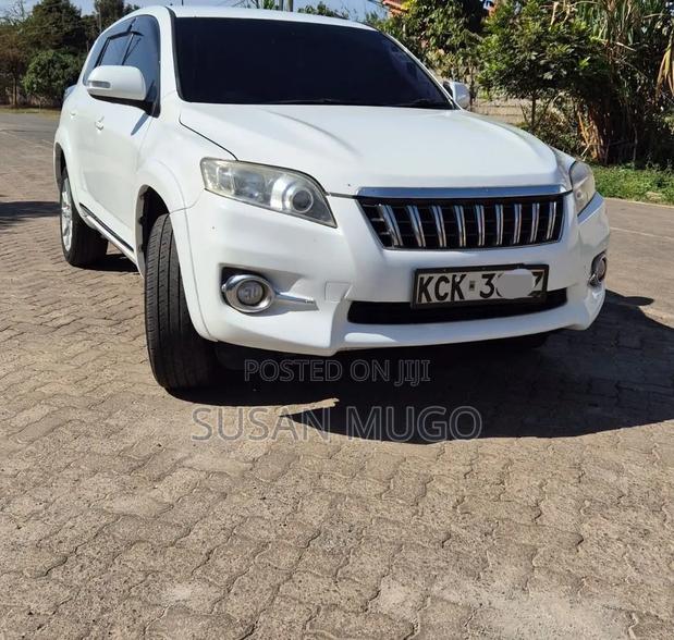 Toyota Vanguard 2010 White