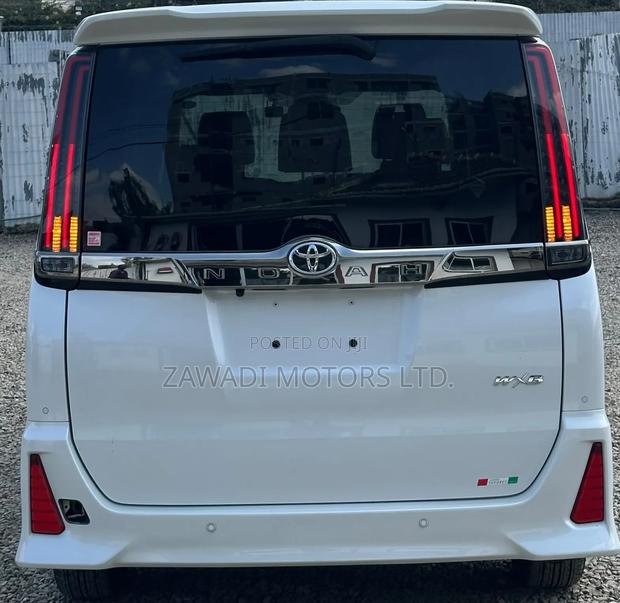 Toyota Noah 2.0 FWD (8 Seater) 2020 White