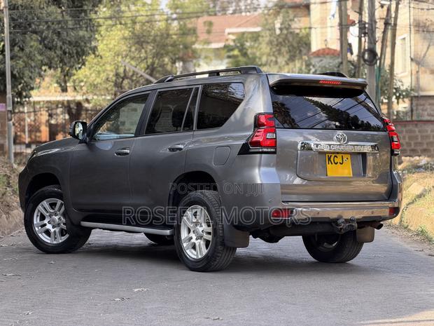 Toyota Land Cruiser Prado 3.0 TD 2011 Gray