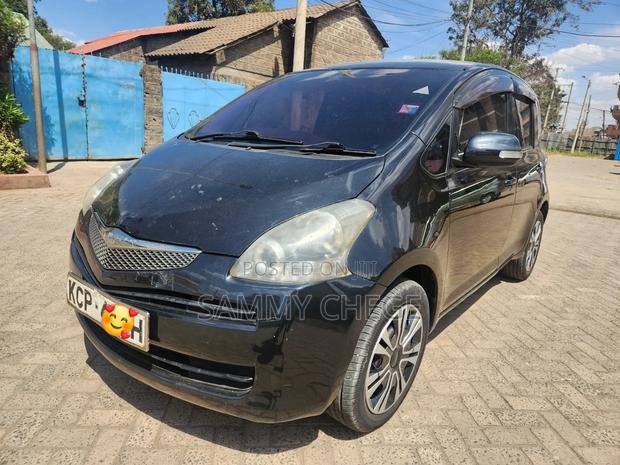 Toyota Ractis 2010 Black