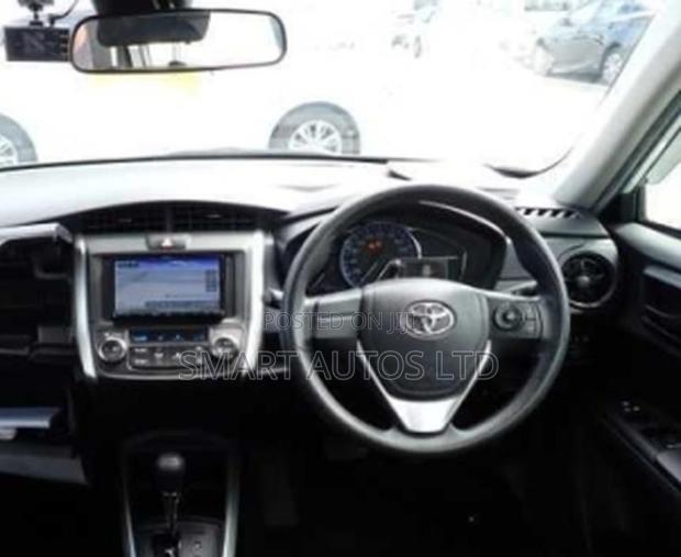 Toyota Corolla Fielder 1.5 Hybrid FWD 2019 Off white