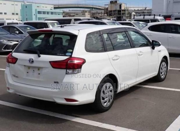 Toyota Corolla Fielder 1.5 Hybrid FWD 2019 Off white