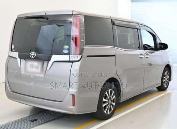 Toyota Esquire 2.0 FWD (7 seater) 2019 Brown