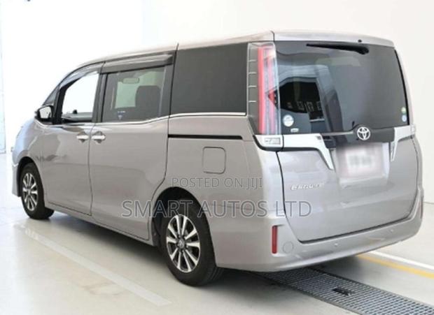 Toyota Esquire 2.0 FWD (7 seater) 2019 Brown