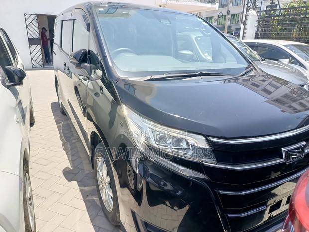 Toyota Noah 2.0 FWD (8 Seater) 2020 Black