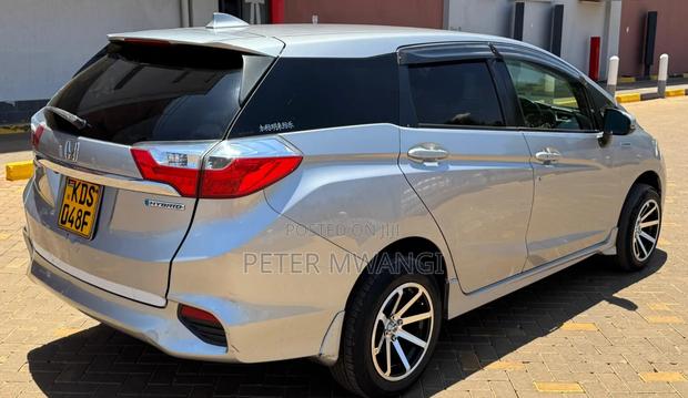 Honda Fit Shuttle 2017 Silver