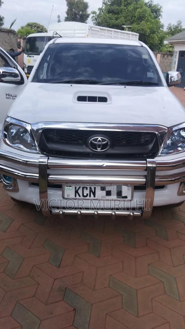 Toyota Hilux 2011 White