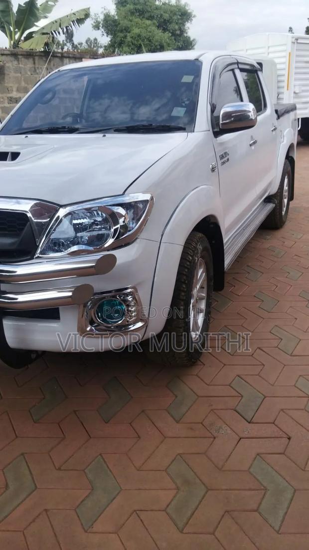 Toyota Hilux 2011 White
