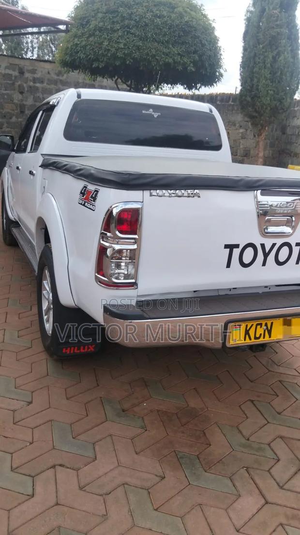 Toyota Hilux 2011 White
